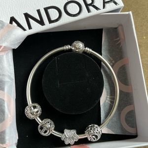 NIB Pandora Stars Clasp Bangle Bracelet w/ 4 Pandora Charms